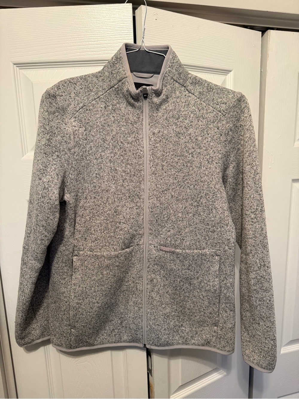 Figs women’s Heather Gray Full-Zip Fleece Jacket